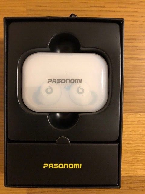 Bluetoothイヤホンと充電器