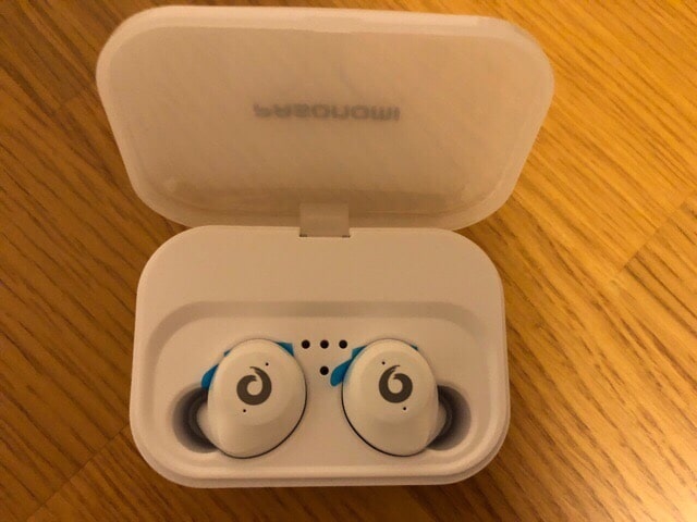 Bluetoothイヤホンと充電器